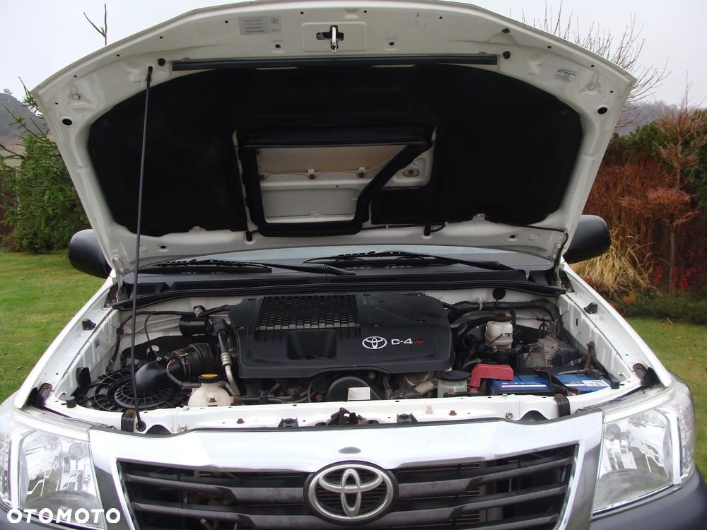 Toyota Hilux 2.5 D-4D DLX - 11