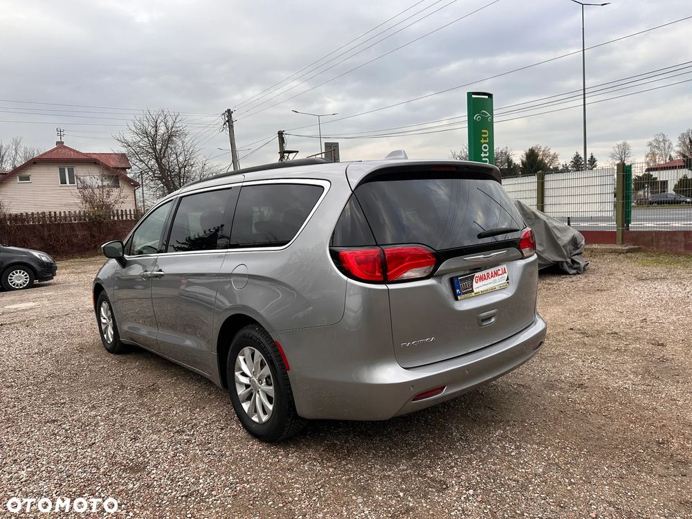 Chrysler Pacifica - 8