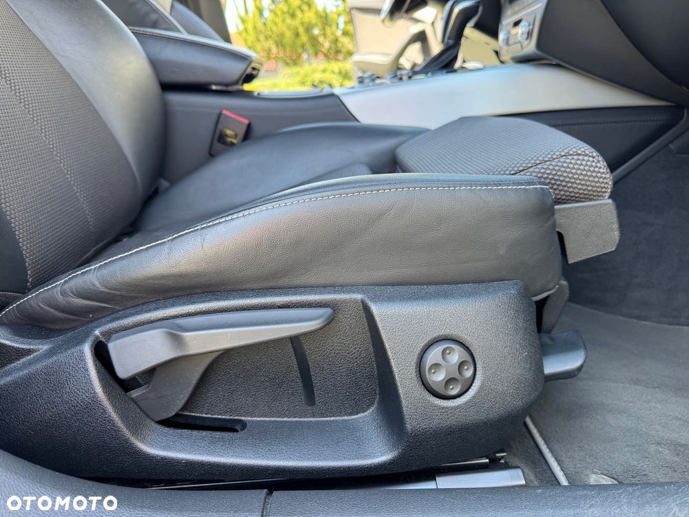 Audi A6 Avant 2.0 TDI Ultra S tronic - 30