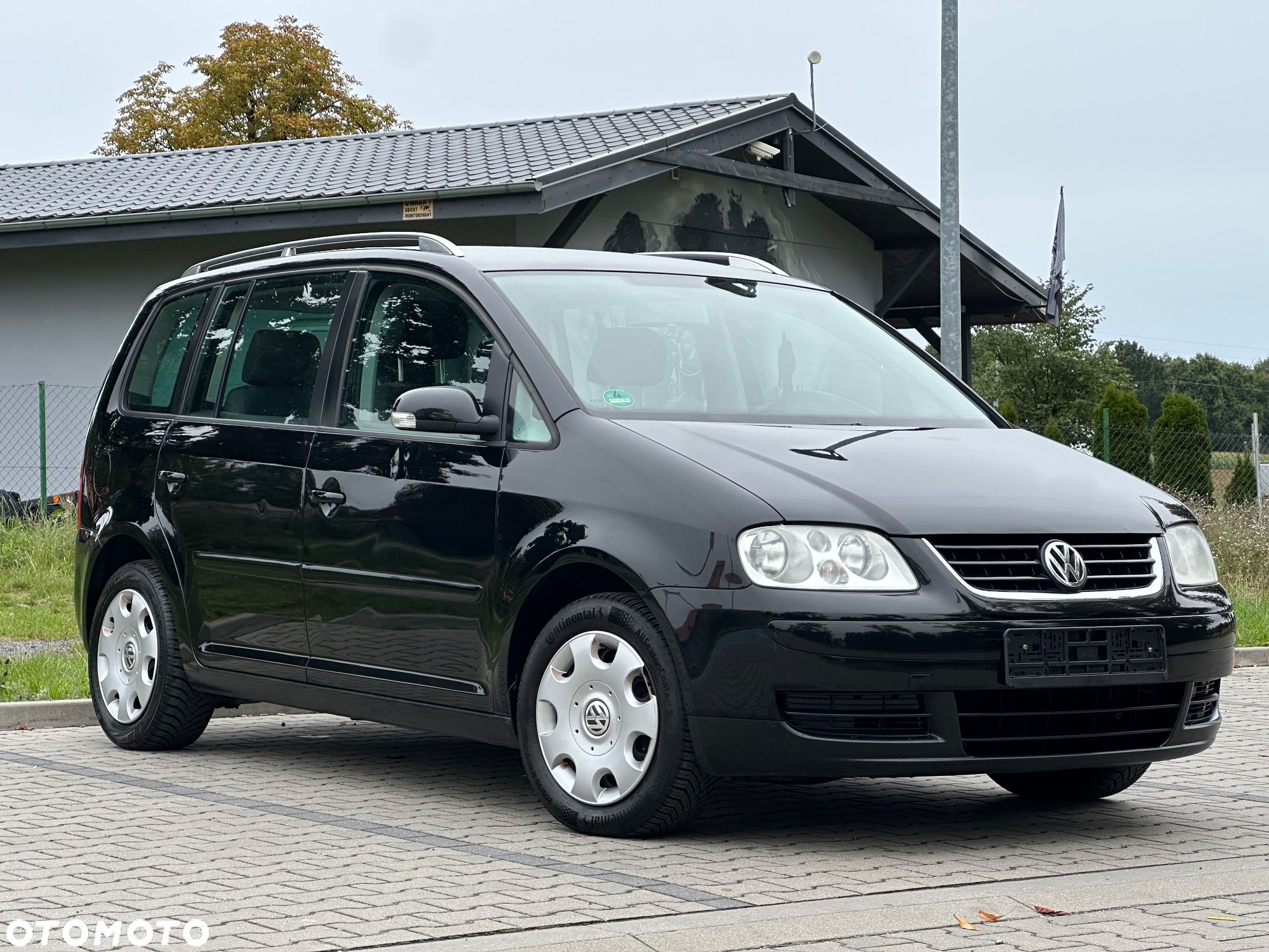 Volkswagen Touran - 1
