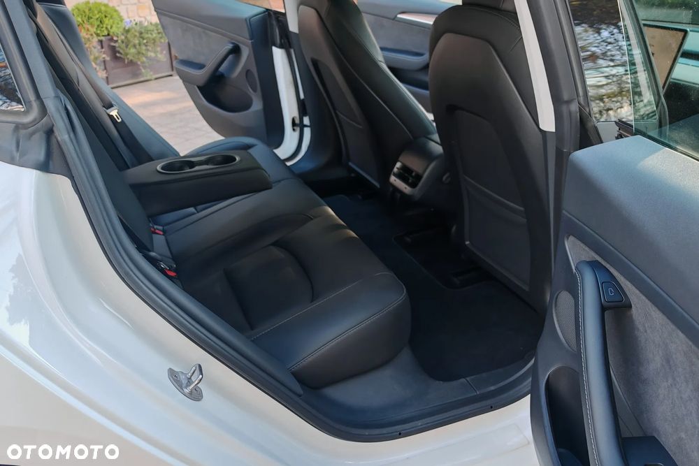 Tesla Model 3 - 11