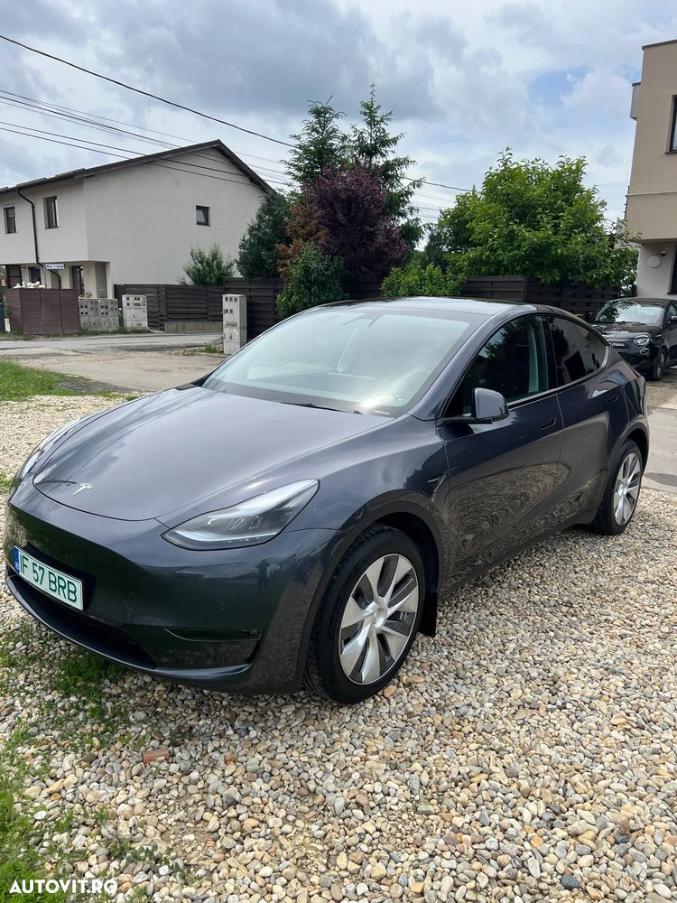 Tesla Model Y - 1