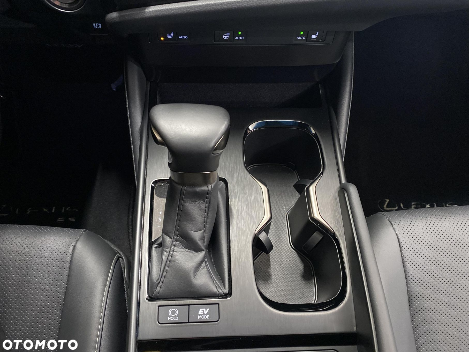 Lexus ES 300h Business Edition - 19