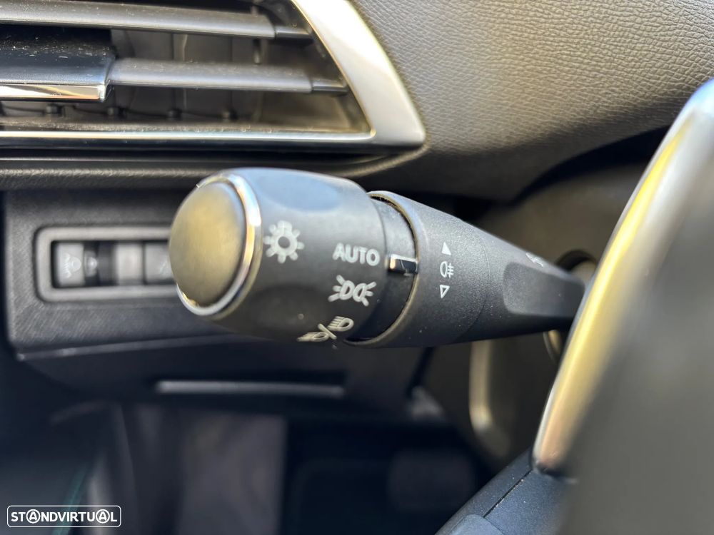 Peugeot 3008 1.6 Hybrid Allure e-EAT8 - 14