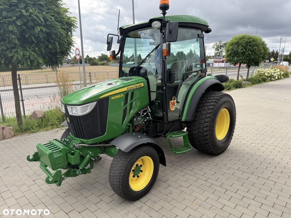 John Deere 4066R - 28