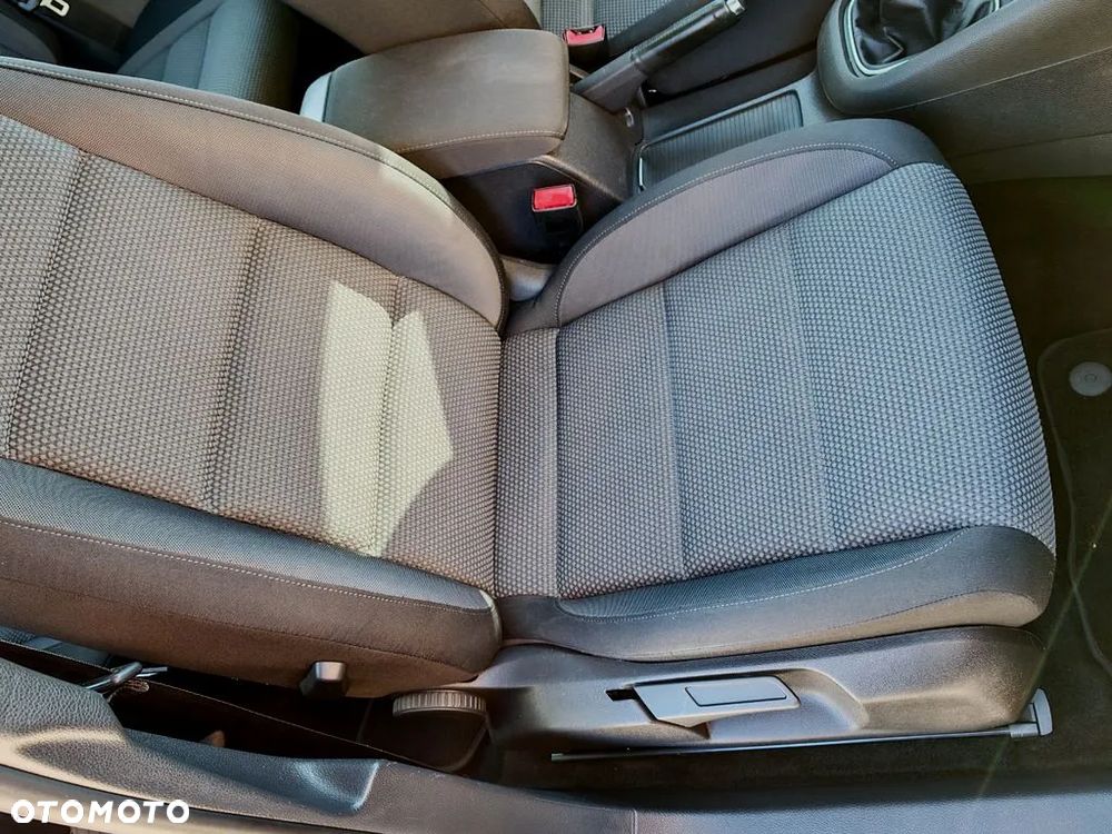 Volkswagen Golf 2.0 TDI SCR Comfortline - 25