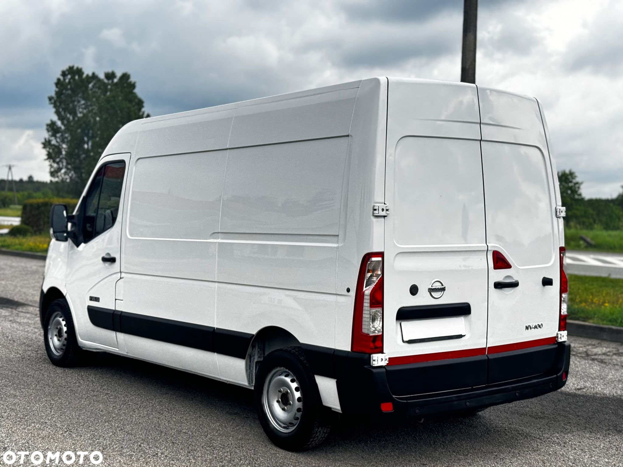 Nissan NV 400 - 8