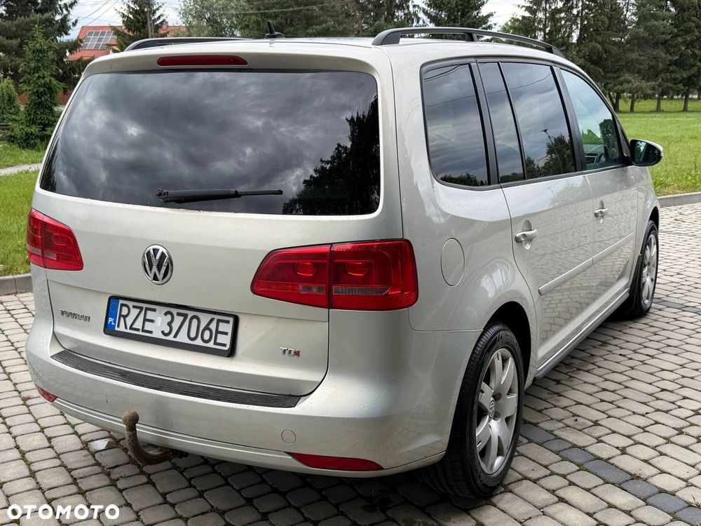 Volkswagen Touran - 10