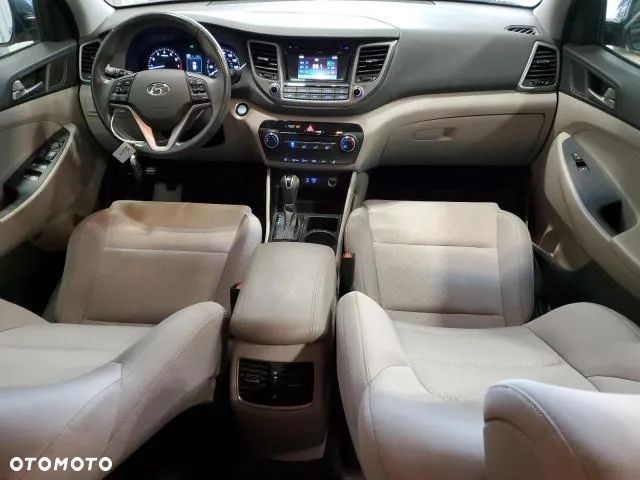 Hyundai Tucson - 8
