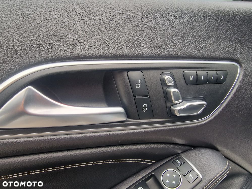 Mercedes-Benz CLA 250 4-Matic AMG Line - 13