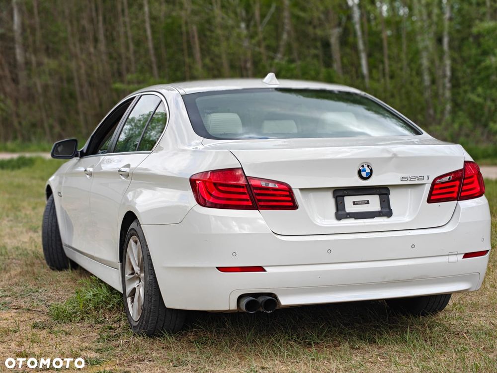 BMW Seria 5 528i Luxury Line - 3