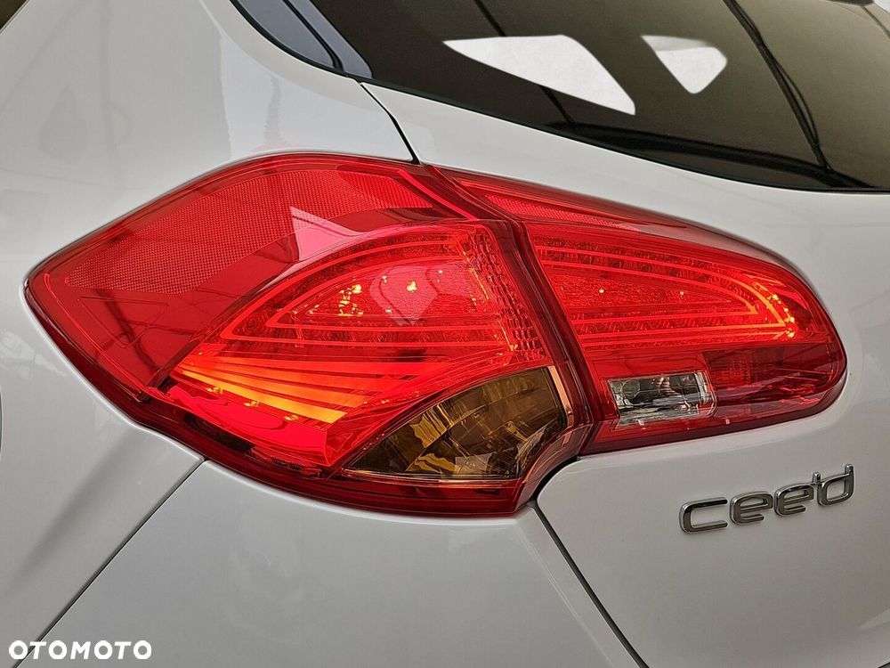 Kia Ceed - 33
