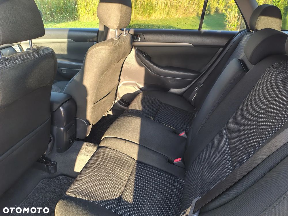 Toyota Avensis - 13