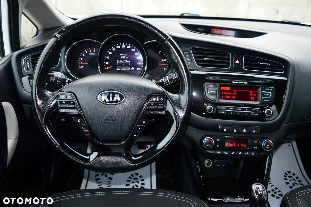 Kia Ceed - 16