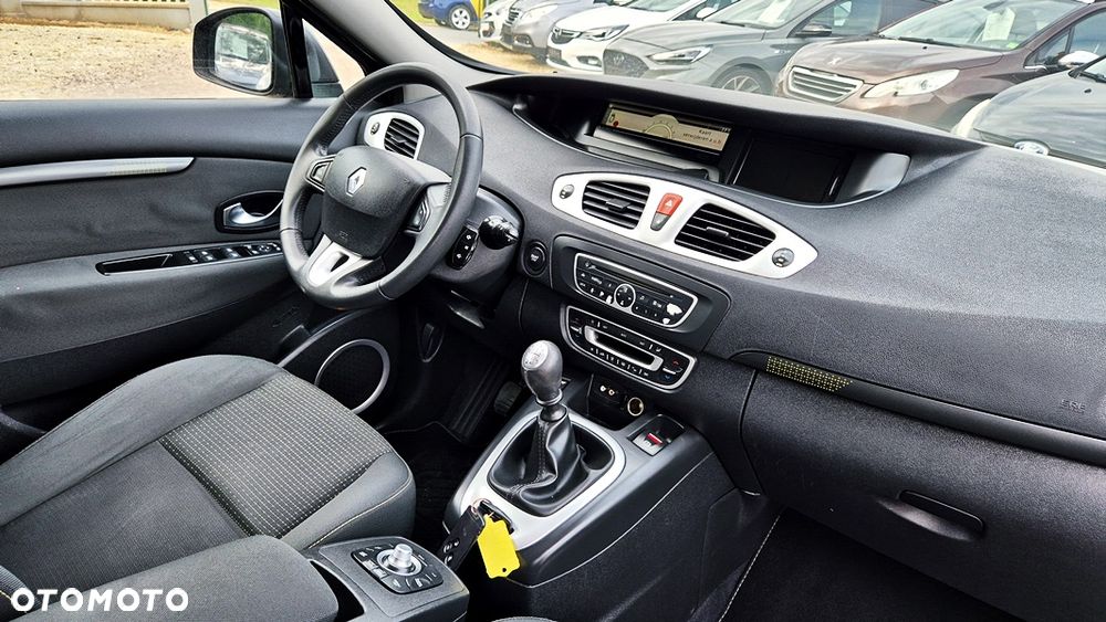 Renault Scenic 1.6 16V Luxe Privilege - 37