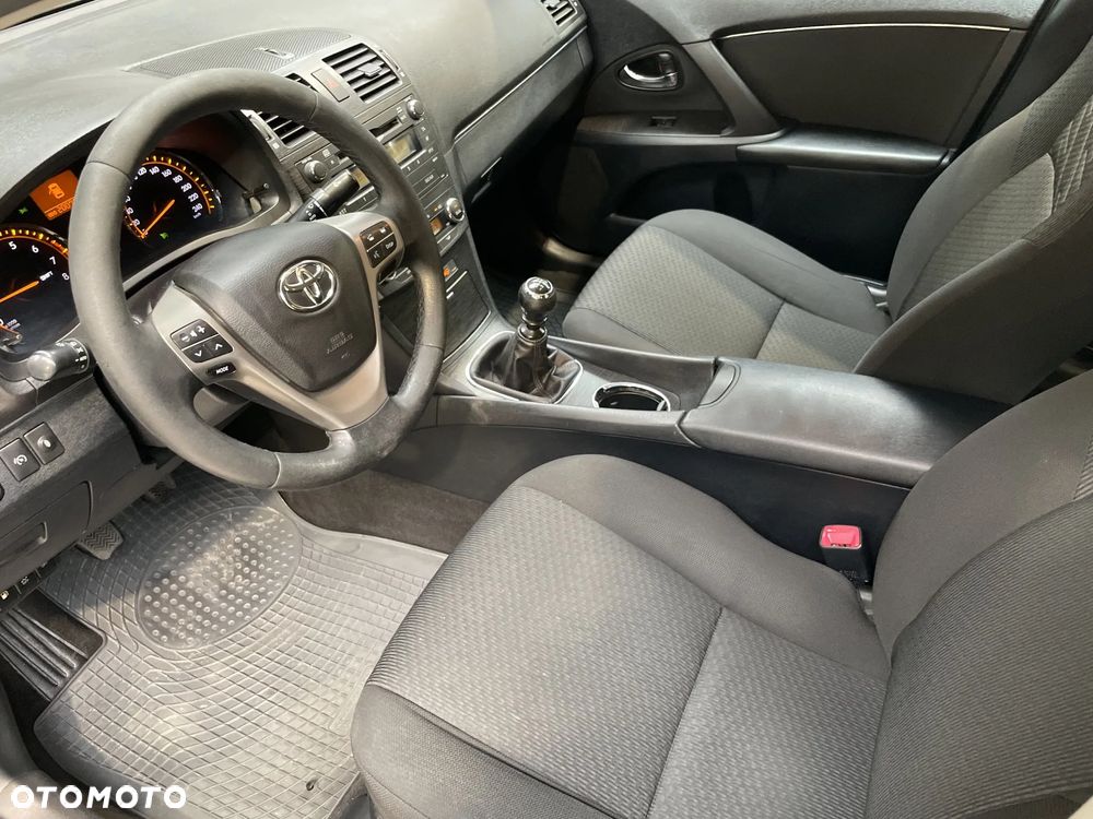 Toyota Avensis 2.0 Sol plus - 25