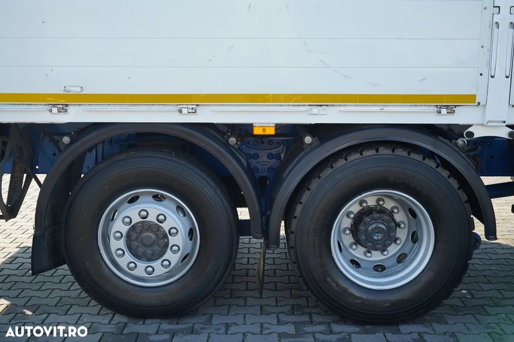 Mercedes-Benz ACTROS 2548 / 6x2 / ÎNĂLȚIME - 6,5 M / PUNTE RELAXABILĂ / TRANSMISIE FASSI / ATINGERE: 10,85 M / PRIMUL SCAUN SPATE / ROTATOARE / FURCĂ PENTRU PALEȚI - 26