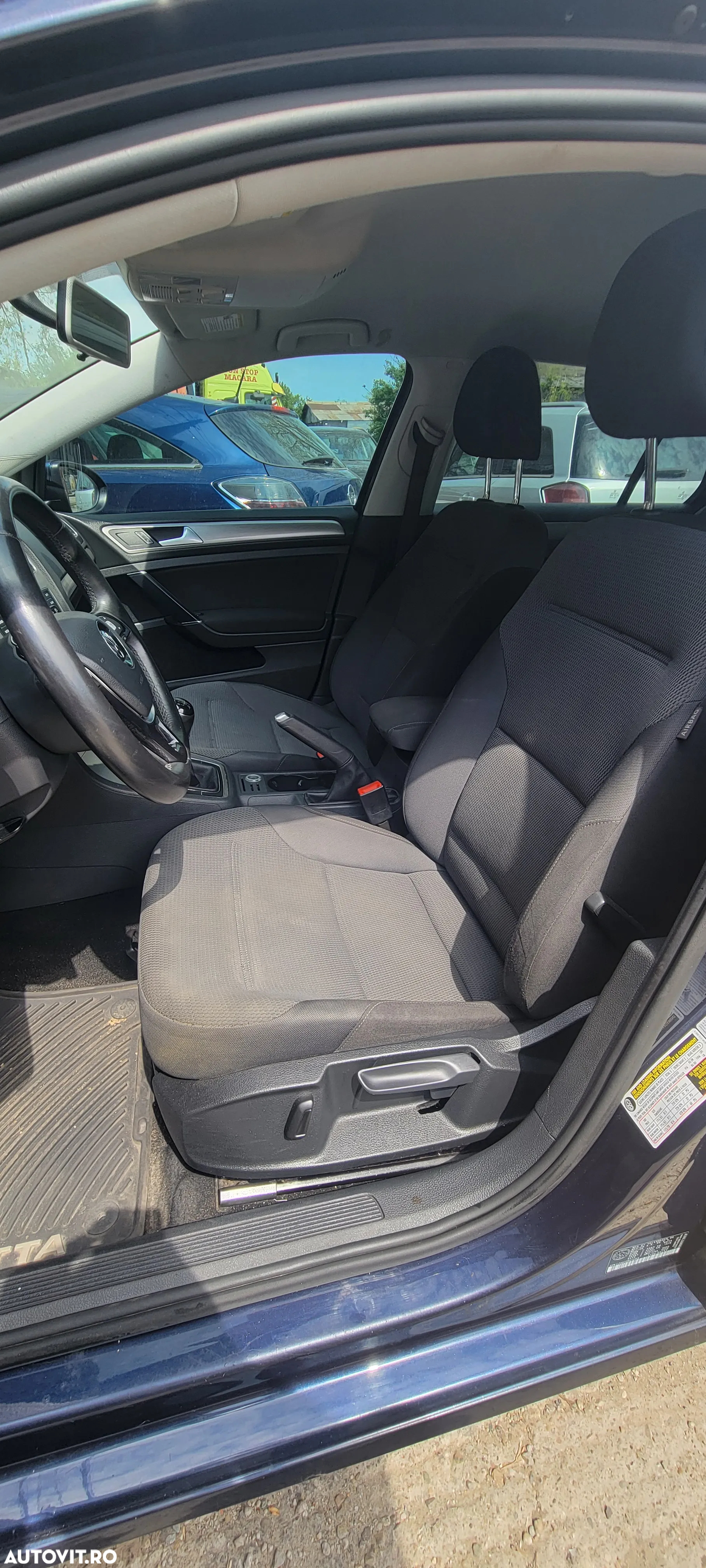 Volkswagen Golf - 16