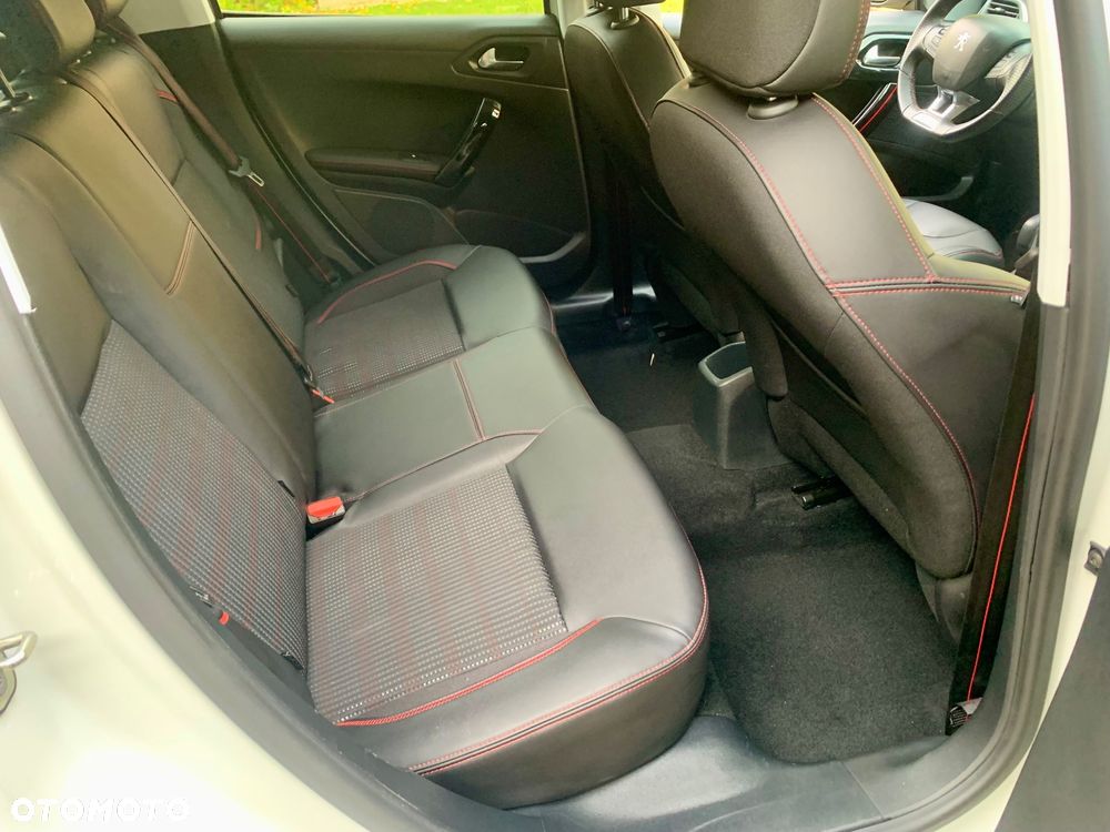 Peugeot 208 PureTech 110 Stop & Start Allure - 12