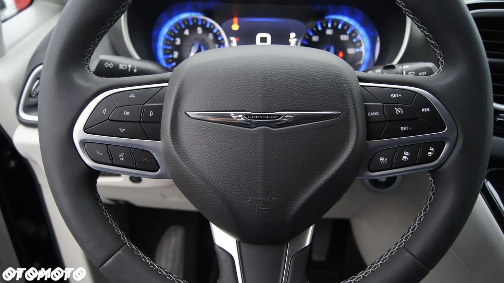 Chrysler Pacifica - 28