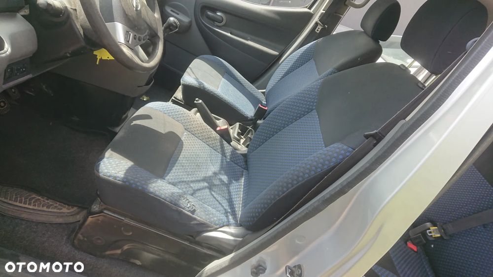 Nissan NV200 - 10