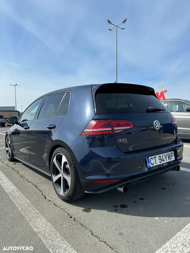 Volkswagen Golf - 2