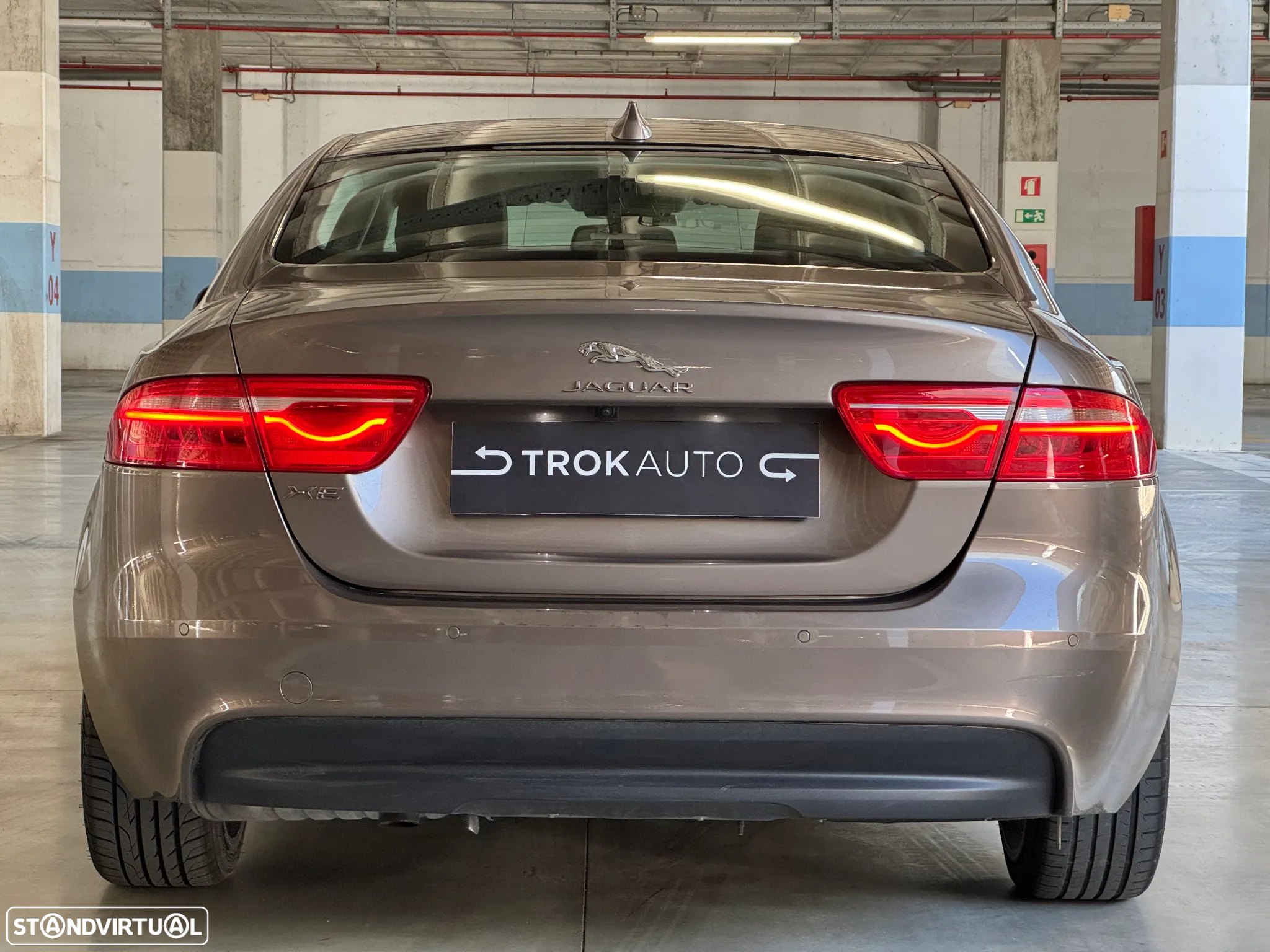 Jaguar XE 2.0 D Prestige AWD Aut. - 7