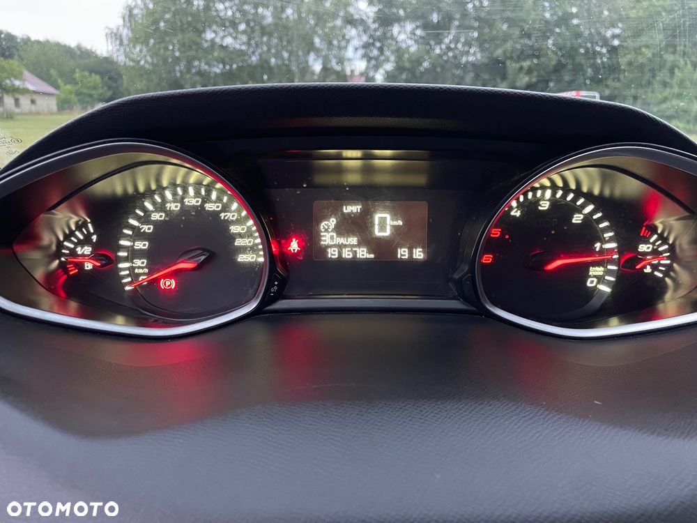 Peugeot 308 1.6 BlueHDi Allure S&S - 11