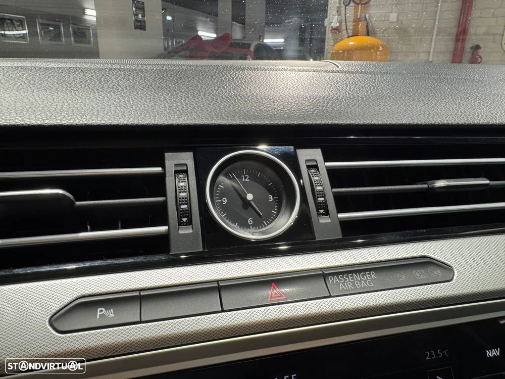 VW Passat 2.0 TDI Elegance DSG - 27