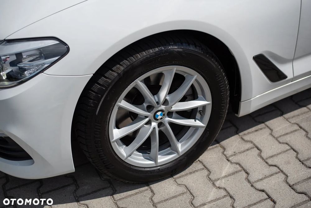 BMW Seria 5 520d xDrive - 12