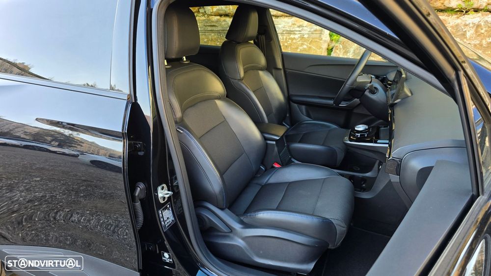 MG MG4 64 kWh Luxury - 47