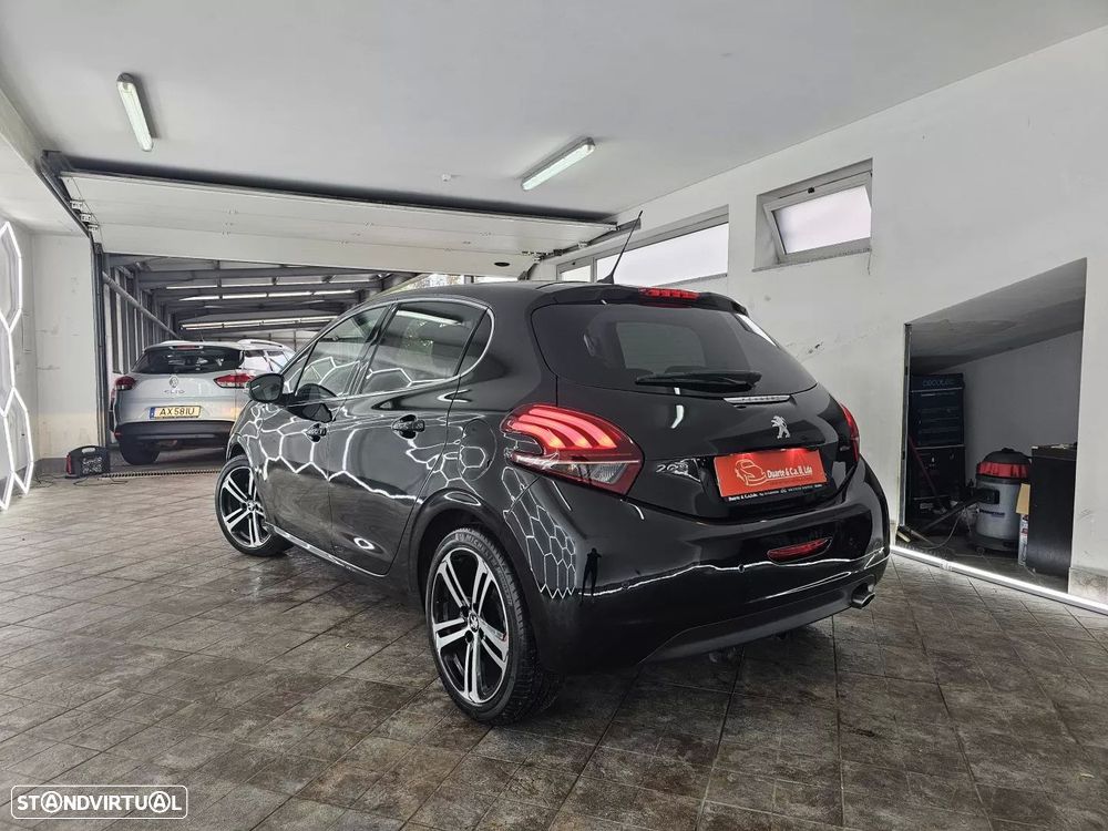 Peugeot 208 1.2 PureTech GT Line EAT6 - 8