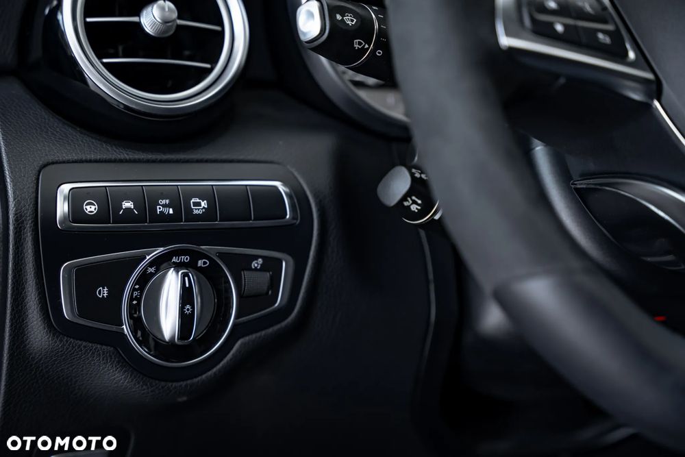 Mercedes-Benz Klasa C AMG 43 4Matic 9G-TRONIC - 31