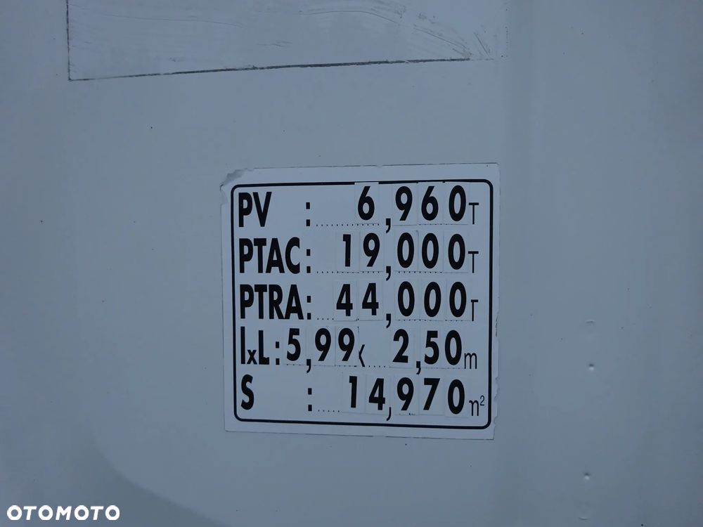 Renault T430 ADR - 8