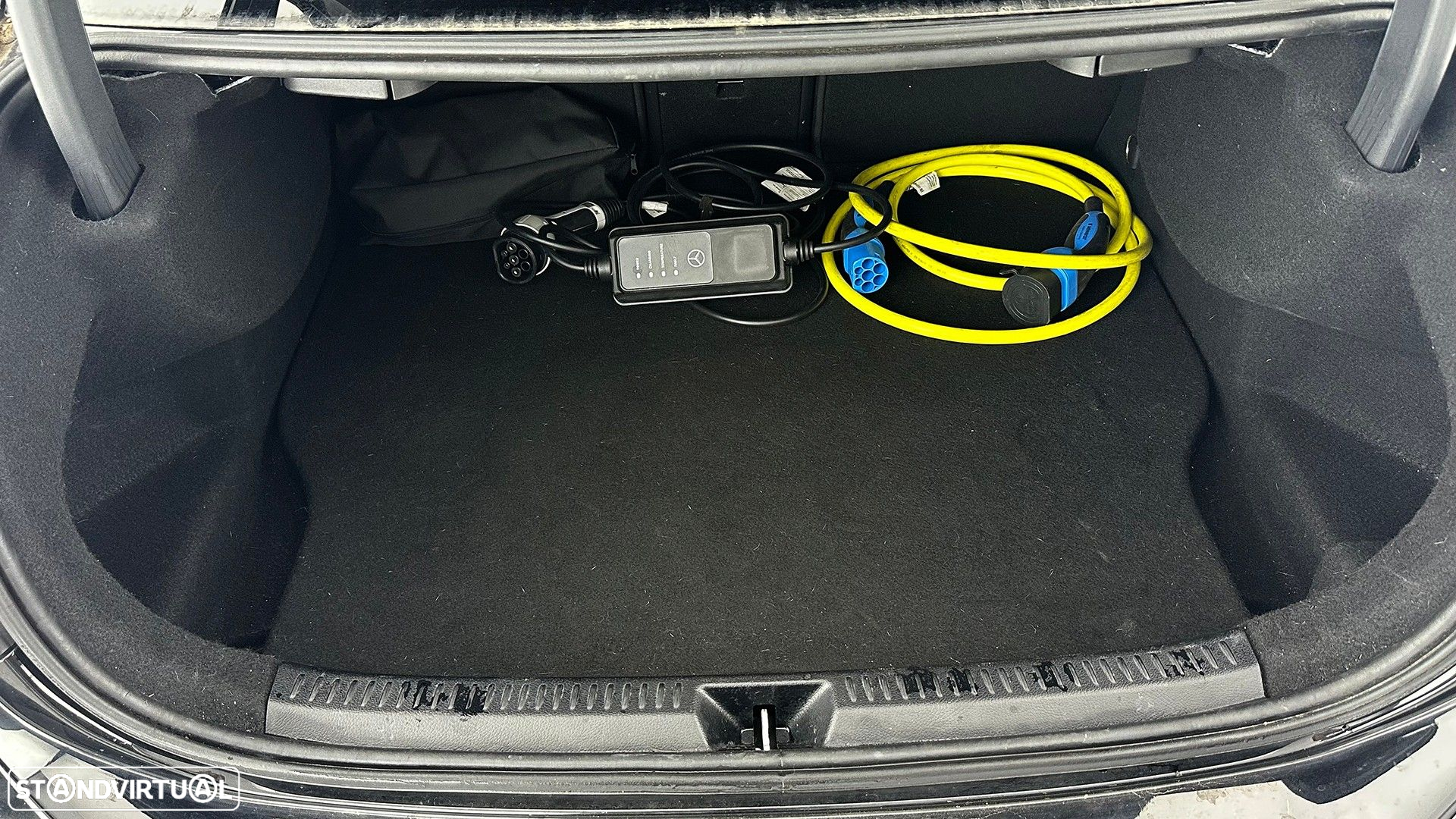 Mercedes-Benz A 250 Limousine e AMG Line - 49