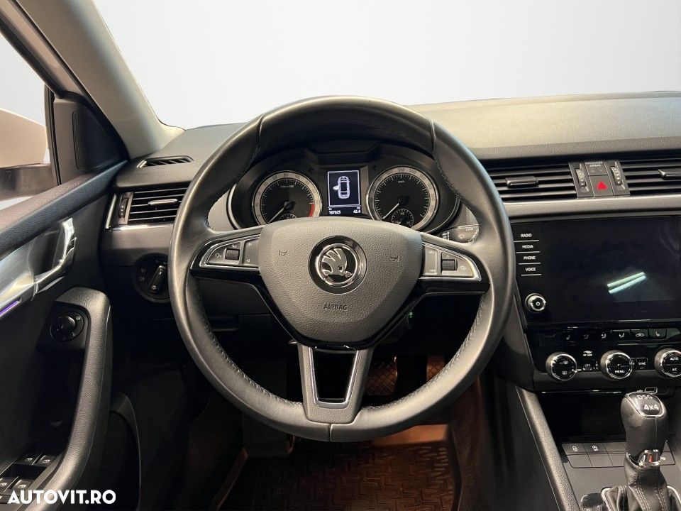 Skoda Octavia 2.0 TDI 4X4 DSG Ambition - 11