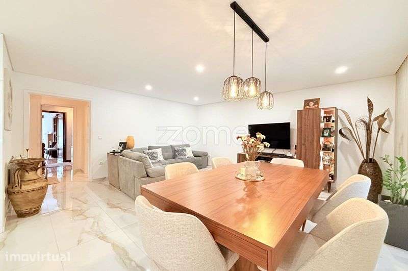 Apartamento T2 com 112 m² | Grande Varanda | Garagem para 2 Carros - Grande imagem: 3/12