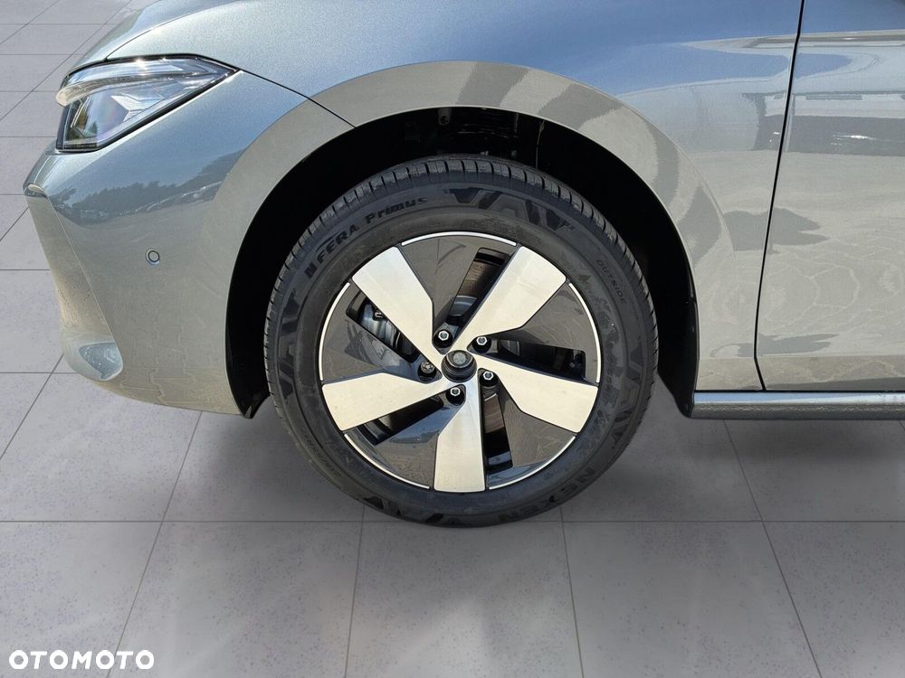 Volkswagen Passat - 32