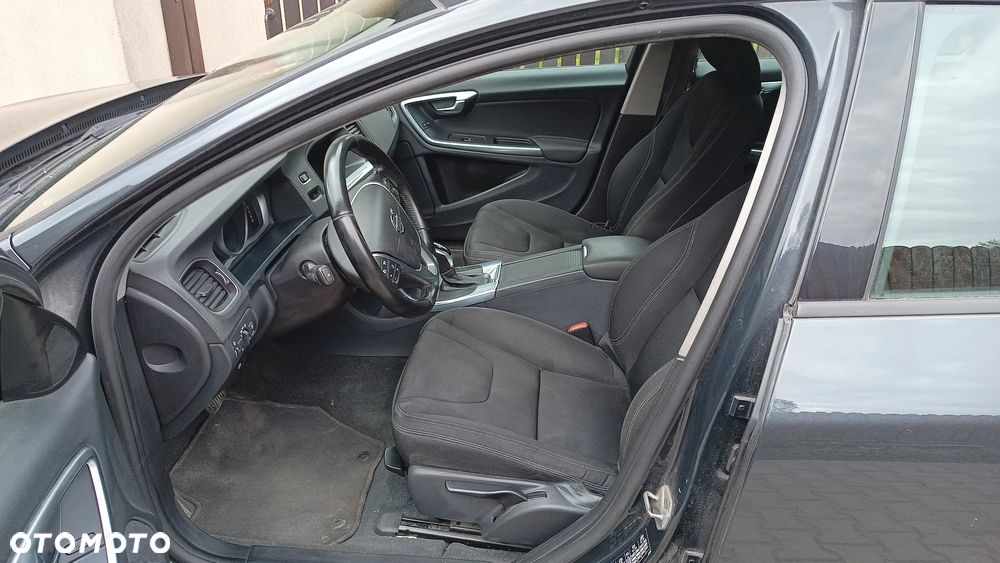 Volvo V60 T3 Momentum - 11