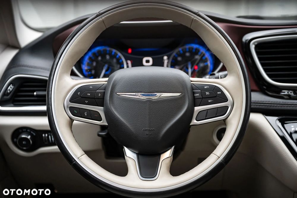 Chrysler Pacifica - 21