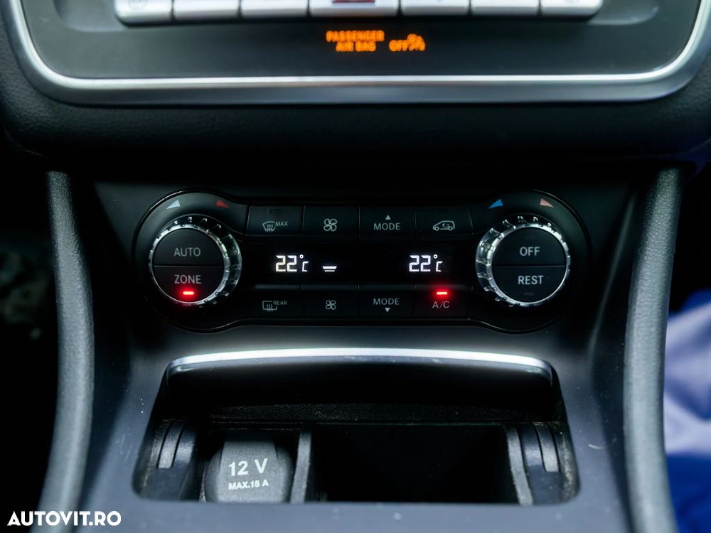 Mercedes-Benz GLA 180 d 7G-DCT Urban - 29