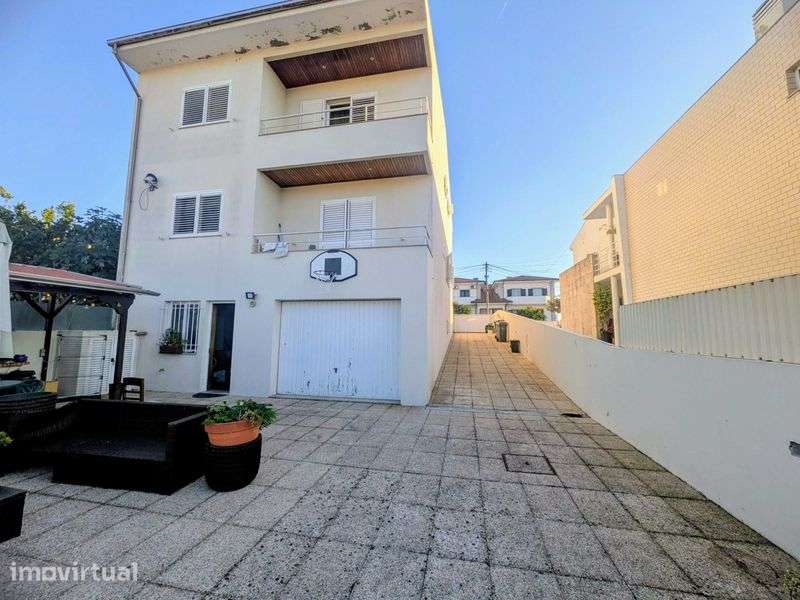 Moradia T4 com piscina - Maia - Grande imagem: 2/12