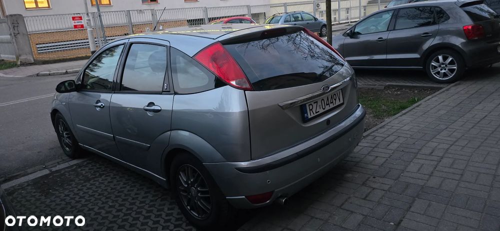 Ford Focus 1.8 Trend - 11