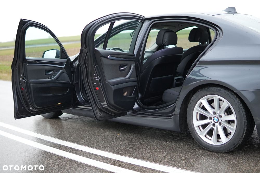 BMW Seria 5 520d Touring - 10