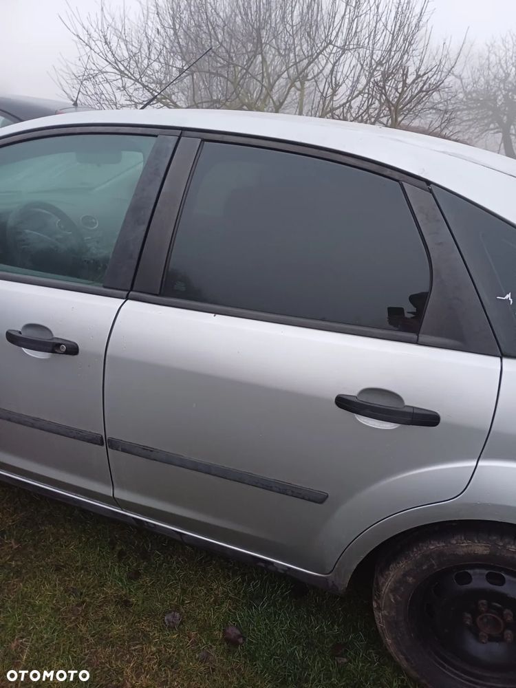 Maska przednia Ford Focus mk2 kolor 03 DA3 auto całe na części - 3