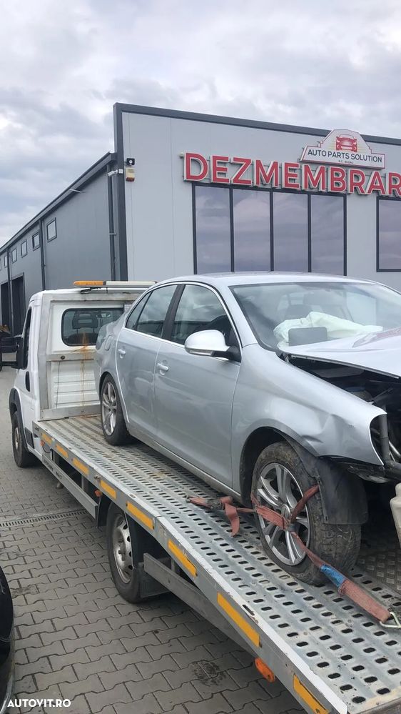 Dezmembram Volkswagen Jetta 1.9 TDI BLS an fabr. 2007 - 3