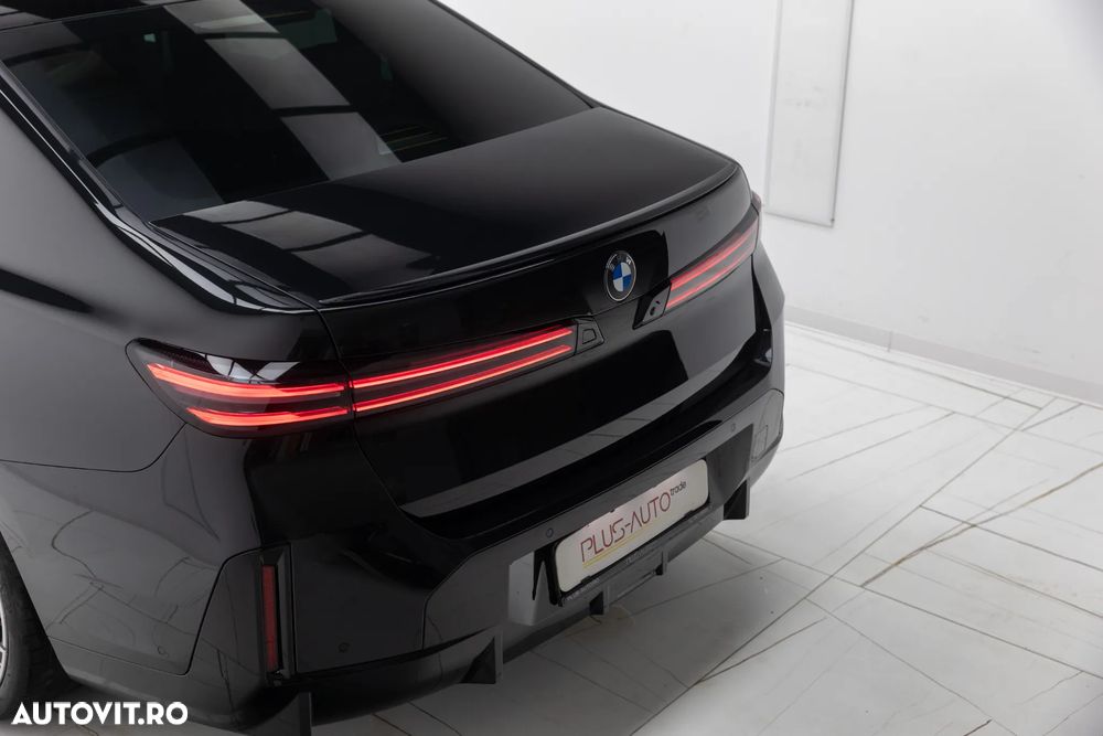 BMW Seria 7 740 xDrive MHEV - 12