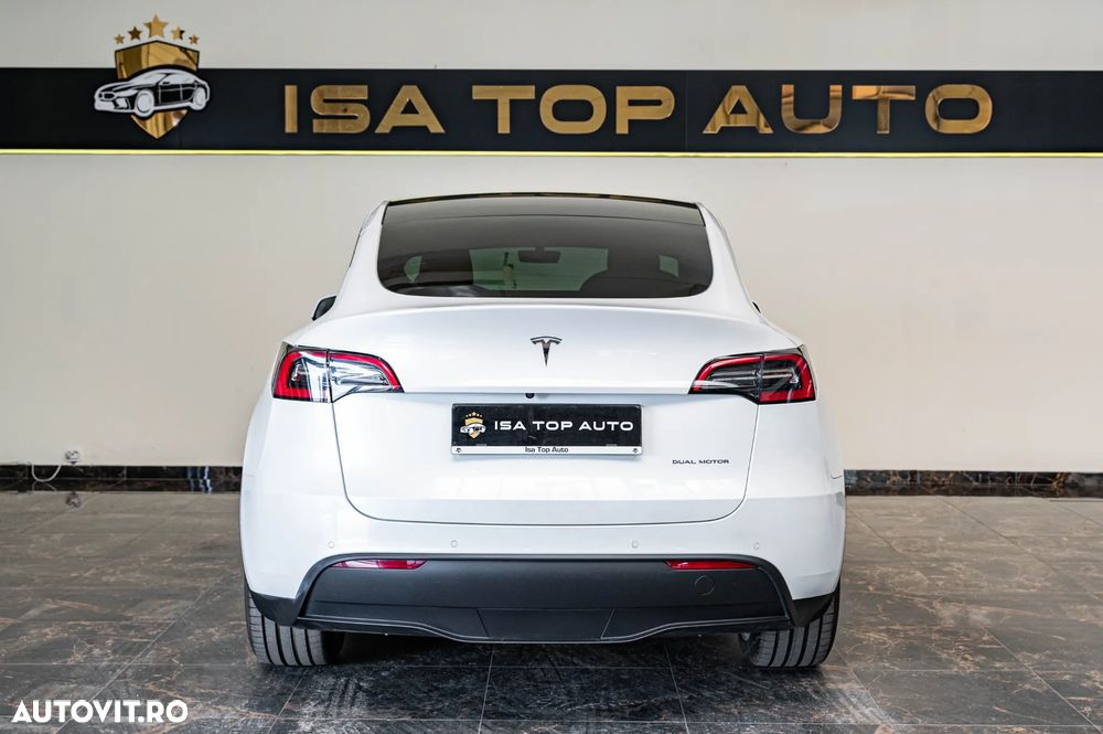 Tesla Model Y - 36