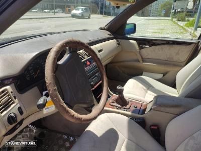 Mercedes-Benz E 230 Elegance - 4