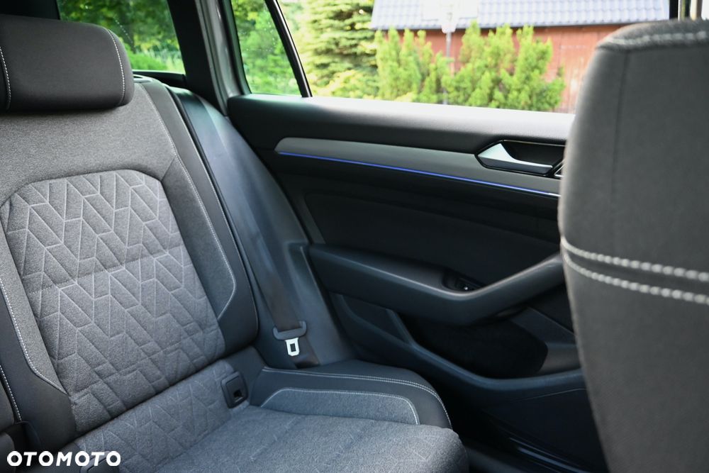 Volkswagen Passat 2.0 TDI SCR DSG Business - 33